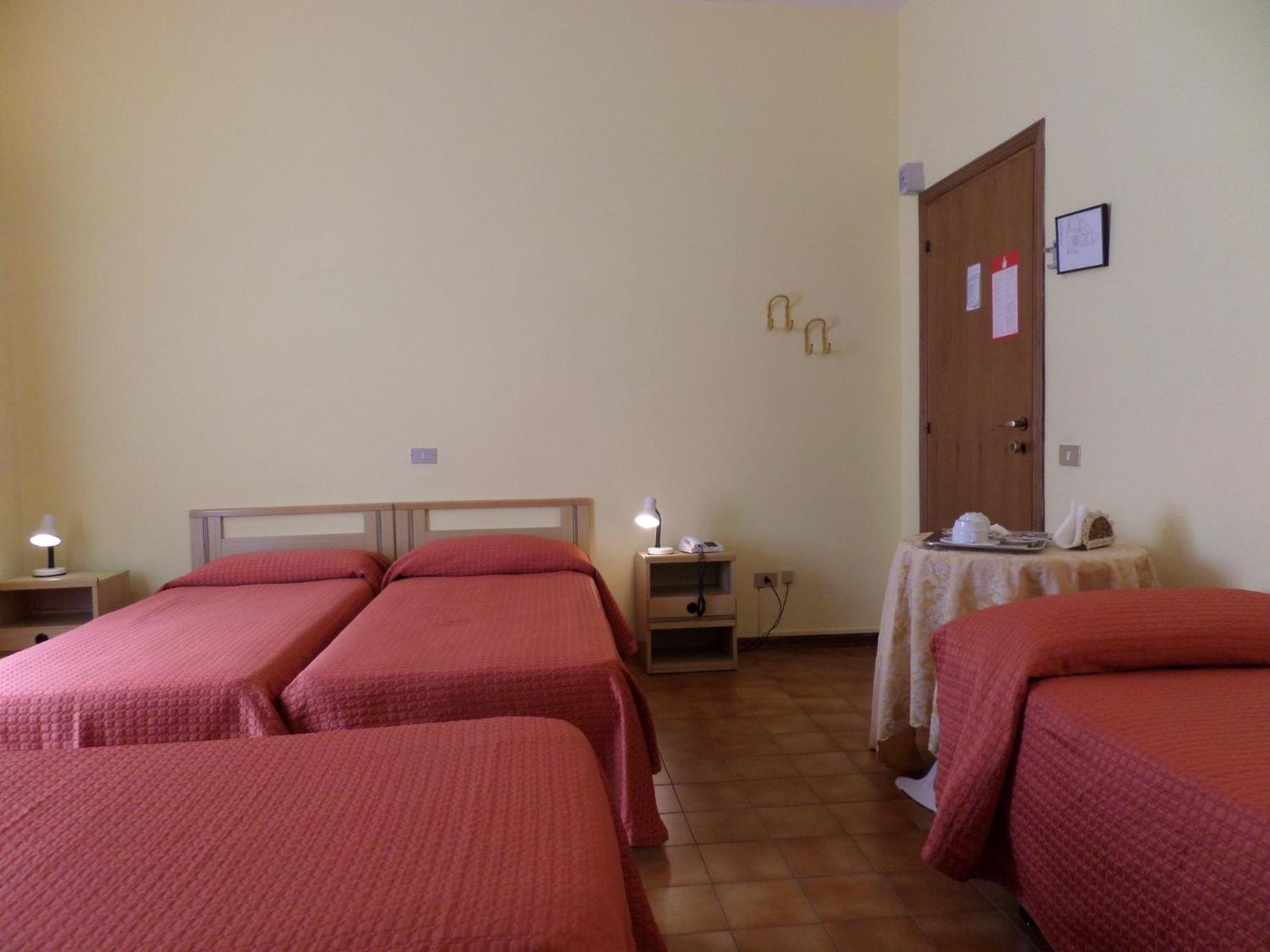 Hotel Delizia Genovese Montecatini Terme Bagian luar foto