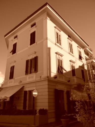 Hotel Delizia Genovese Montecatini Terme Bagian luar foto