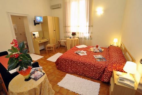 Hotel Delizia Genovese Montecatini Terme Bagian luar foto